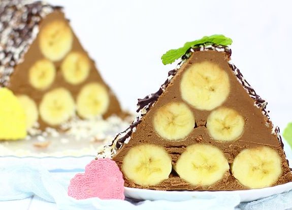 Шоколадные пирожные с бананами, творогом и сливочным сыром