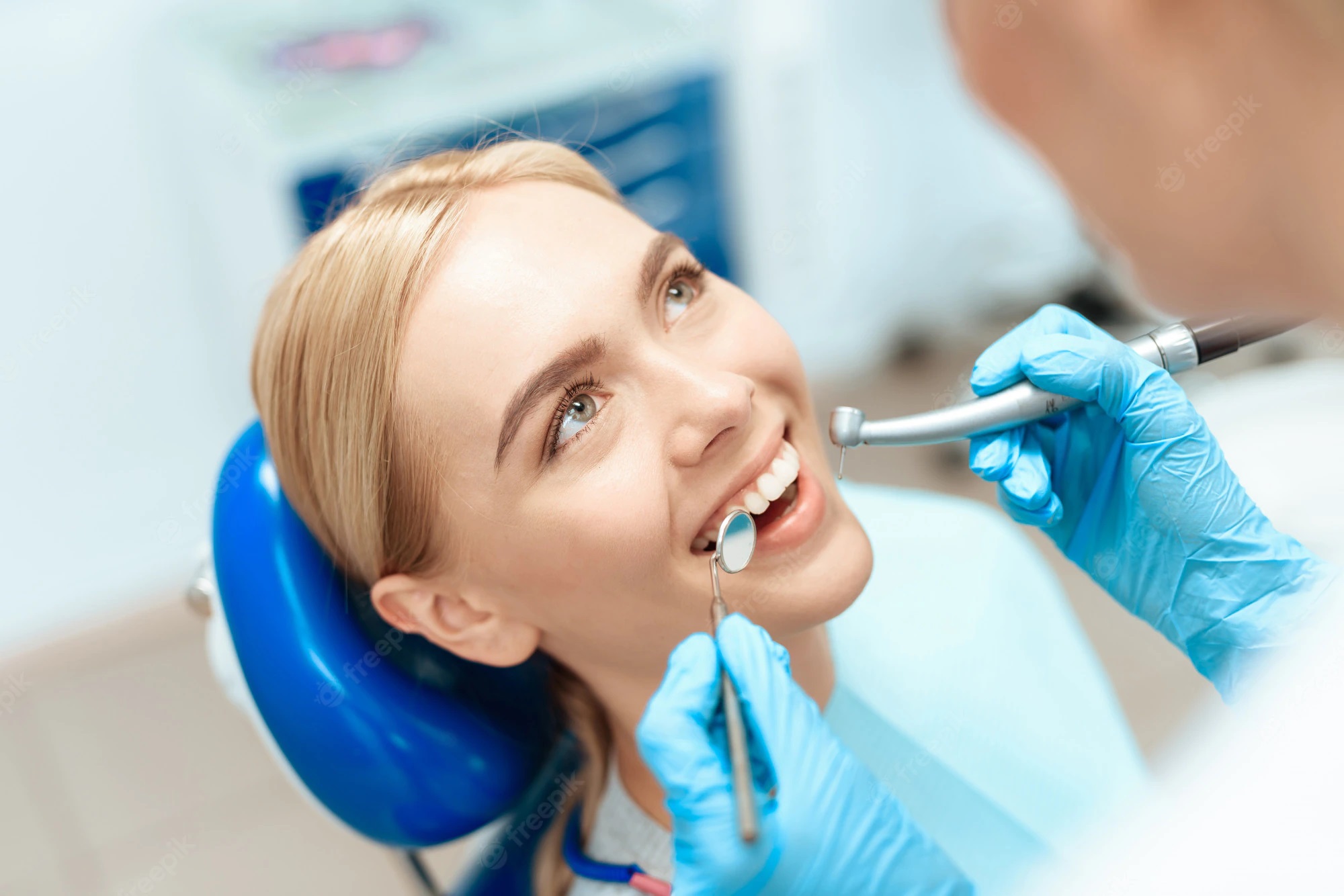 Современное лечение зубов в Dental Center