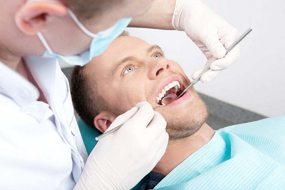 В каких случаях нужно обращаться к стоматологу-хирургу?